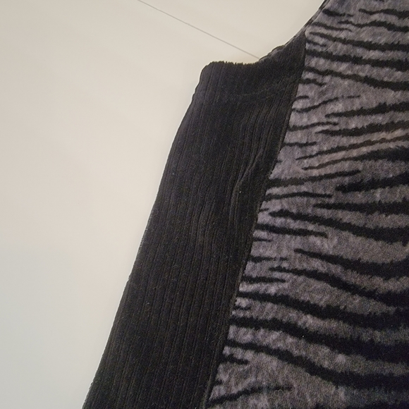Jones New York Sport Zebra / Corduroy Vest Size Medium - Picture 5 of 11